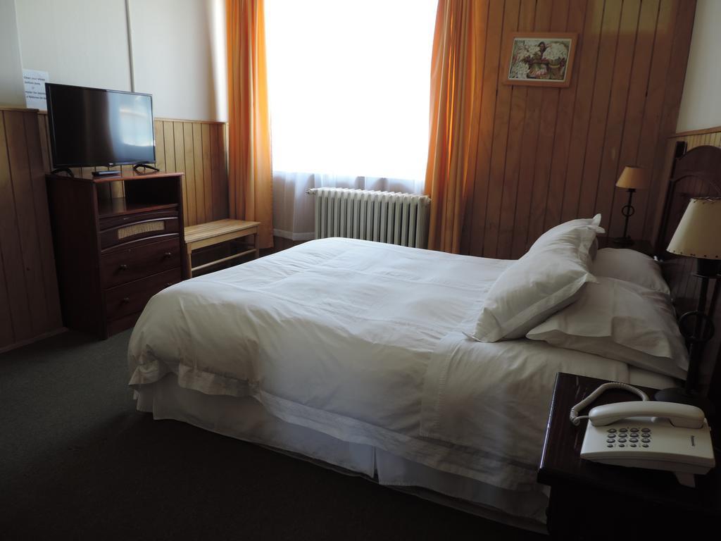 Hostal Oro Fueguino Punta Arenas Exterior photo